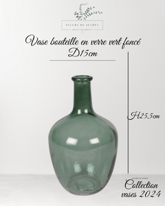 Fleurs de Sèvres vous a sélectionné des vases pour magnifier votre intérieur. Les vases "Dame Jeanne" en verre sont de couleurs vert foncé. Ils existent en 2 hauteurs.  2 modèles disponibles pour jouer des hauteurs à offrir ou à s'offrir en déco.  petit modèle: d15xh25,5cm. Le délai de livraison peut aller de 5 à 10 jours. 